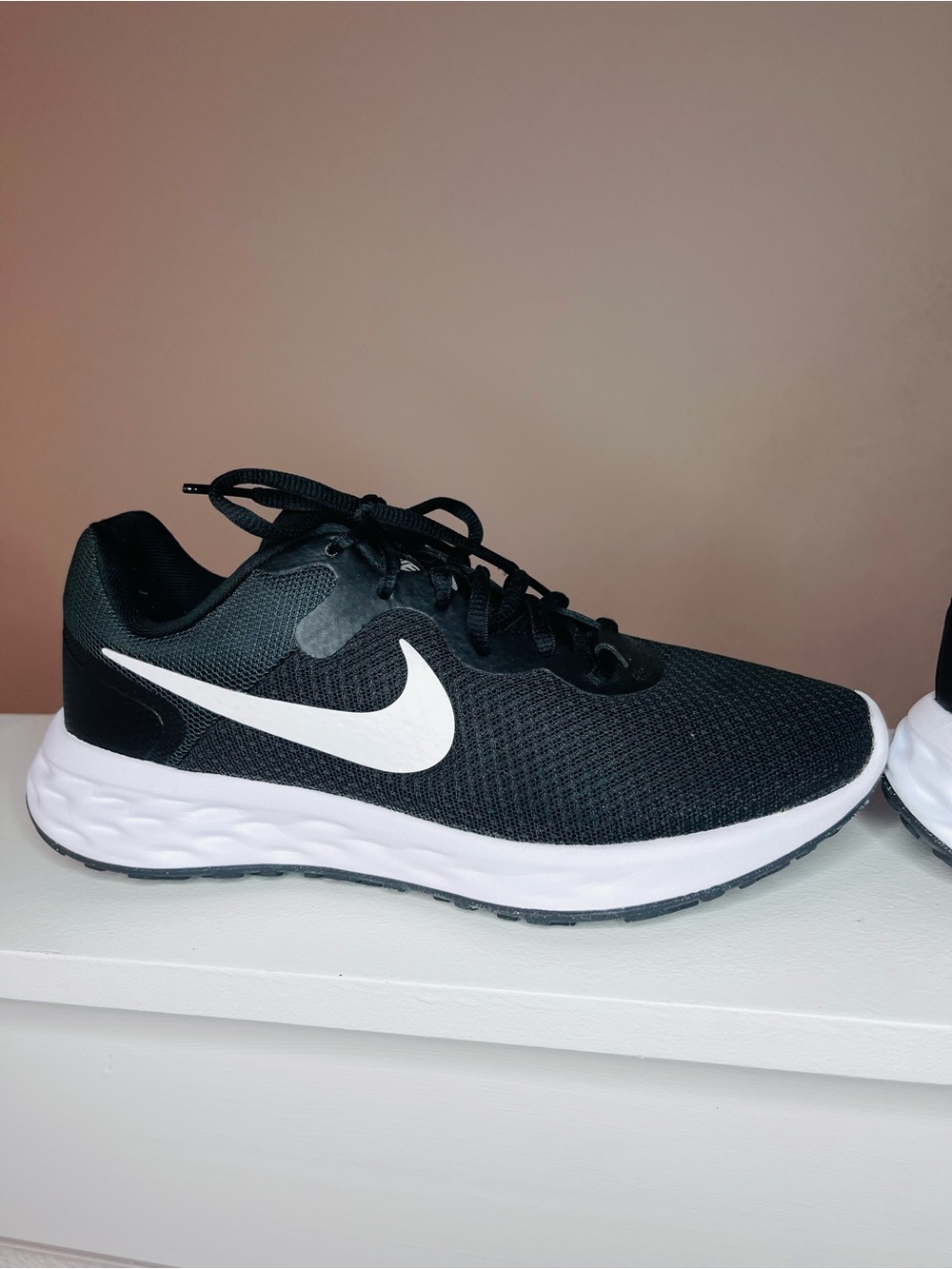 Nike Women’s Black and green Running Sneakers size 8 - Picture 3 of 11